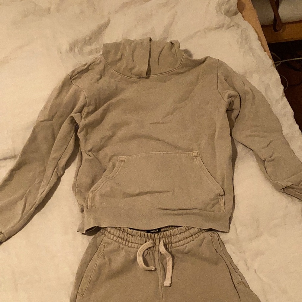 Talentless sand sweatsuit